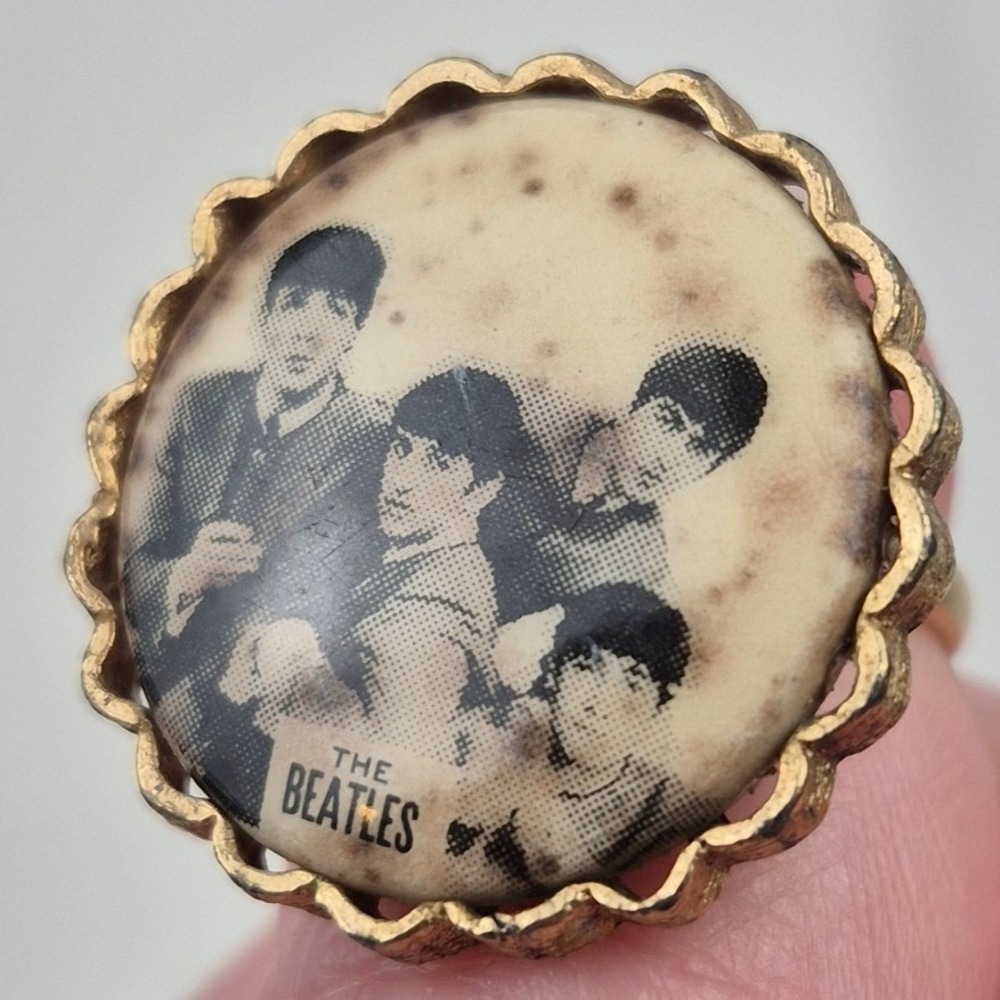 Vintage 1960s Beatles Ring NEMS‎ Enterprises Brass Tone Adjustable Band Fab Four - Picture 4 of 11